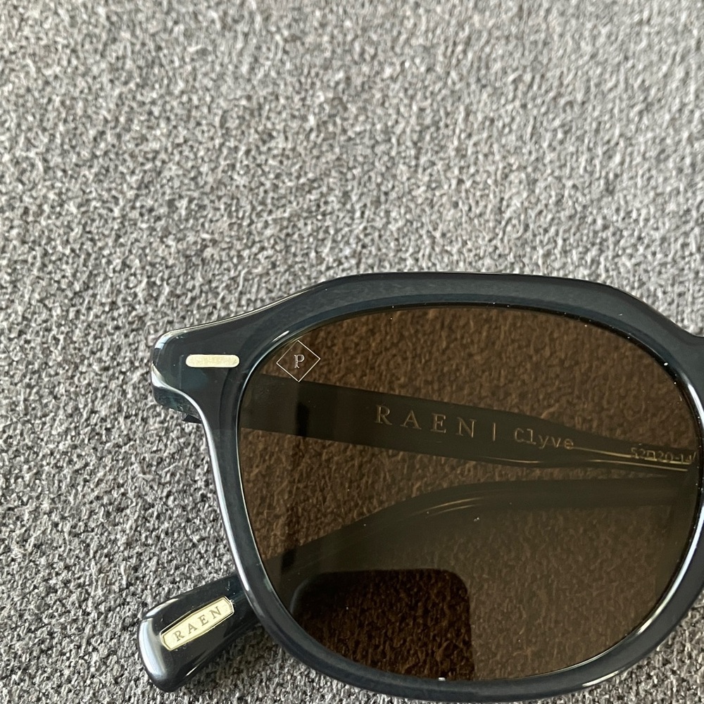 RAEN / CLYVE POLARIZED   
GRAY BLUE 
MINT condition!
Pet and smoke free house. - Picture 8 of 10